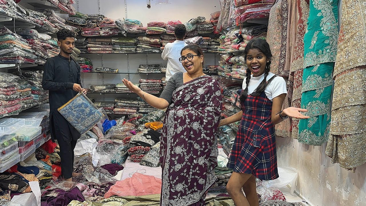 Kirak Khala Ki New Saree | Old City Shopping | Kirak Hyderabadi Khala | Priyareddytiktok | Charminar