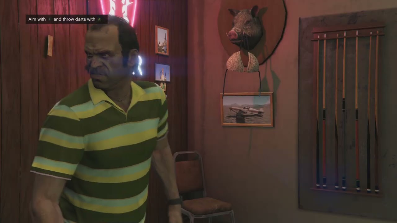 GTA V: тусовка друзей: Тревор и Ламар: дартс