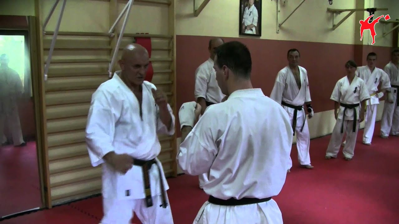 Ćwiczenia utwardzające w Sosnowieckim Klubie Karate Kyokushin