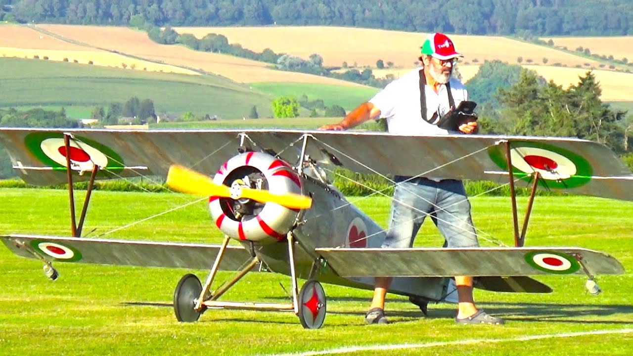 GIANT XXL RC истребитель NIEUPORT 17 времён Первой мировой войны теряет детали во время авиашоу