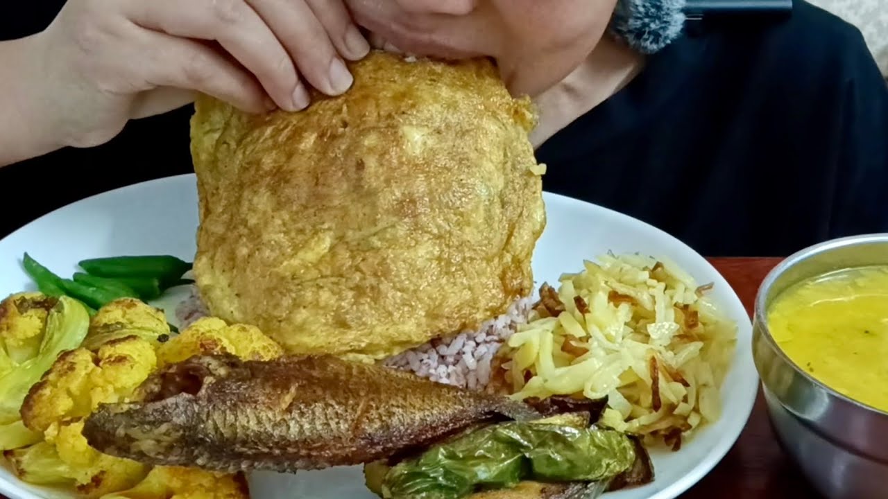 🍛 Comfort Bengali Food Platter 🐟🥚 | Egg Omelette, Fish, Crispy Fries & Mixed Daal Delight!