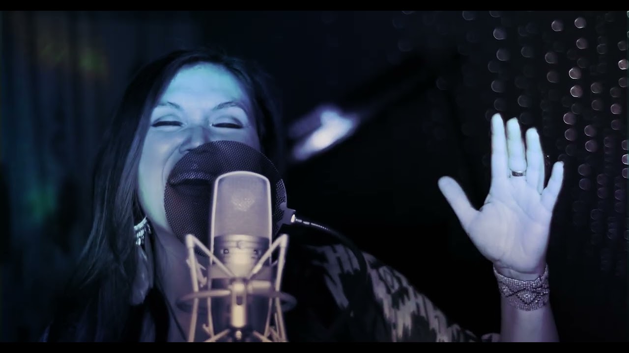 Noemy - Volveré Music Video