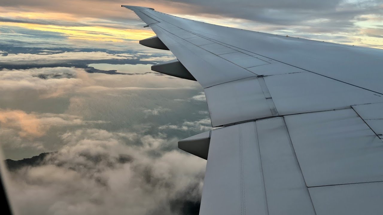 Cloudy Sunset Landing & Taxi at Auckland Airport | 777-300ER