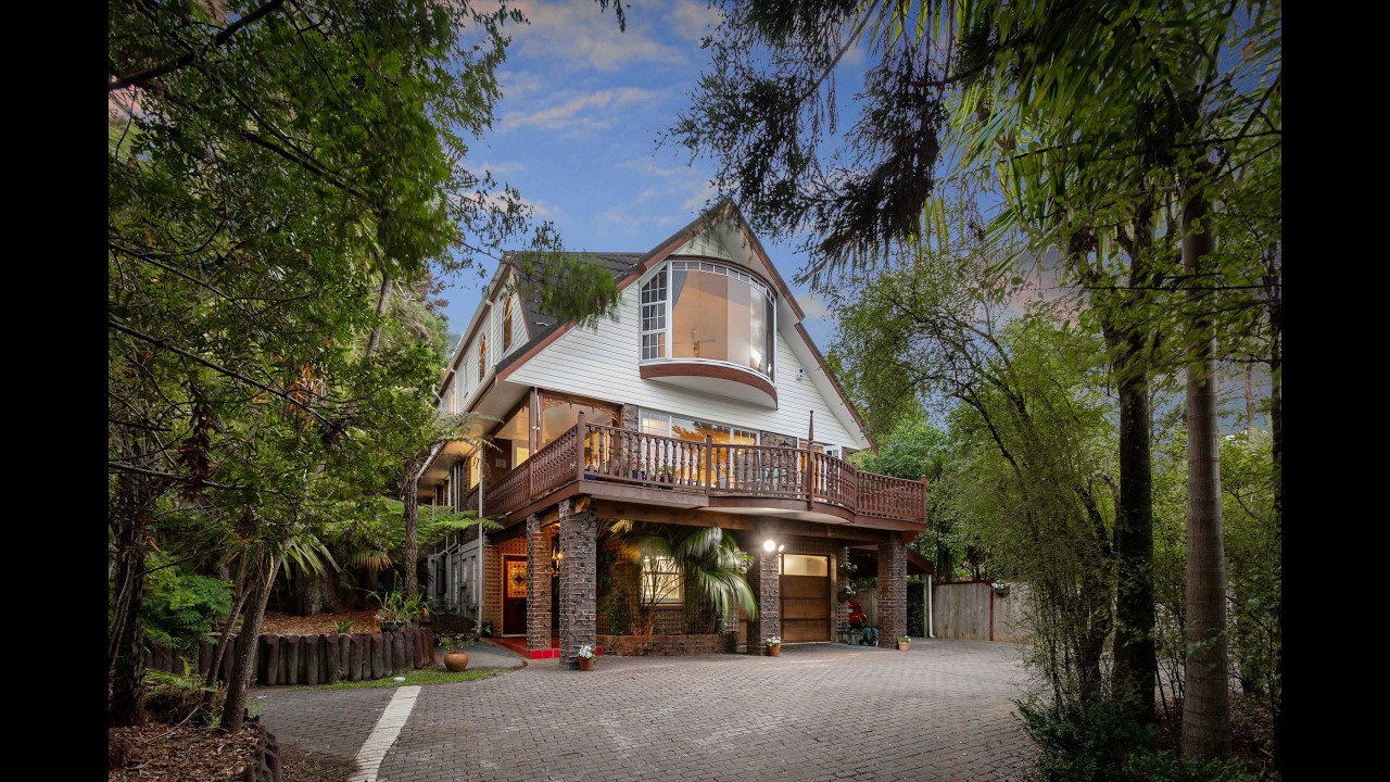 52 Daffodil Street, Titirangi - The Sanctuary!