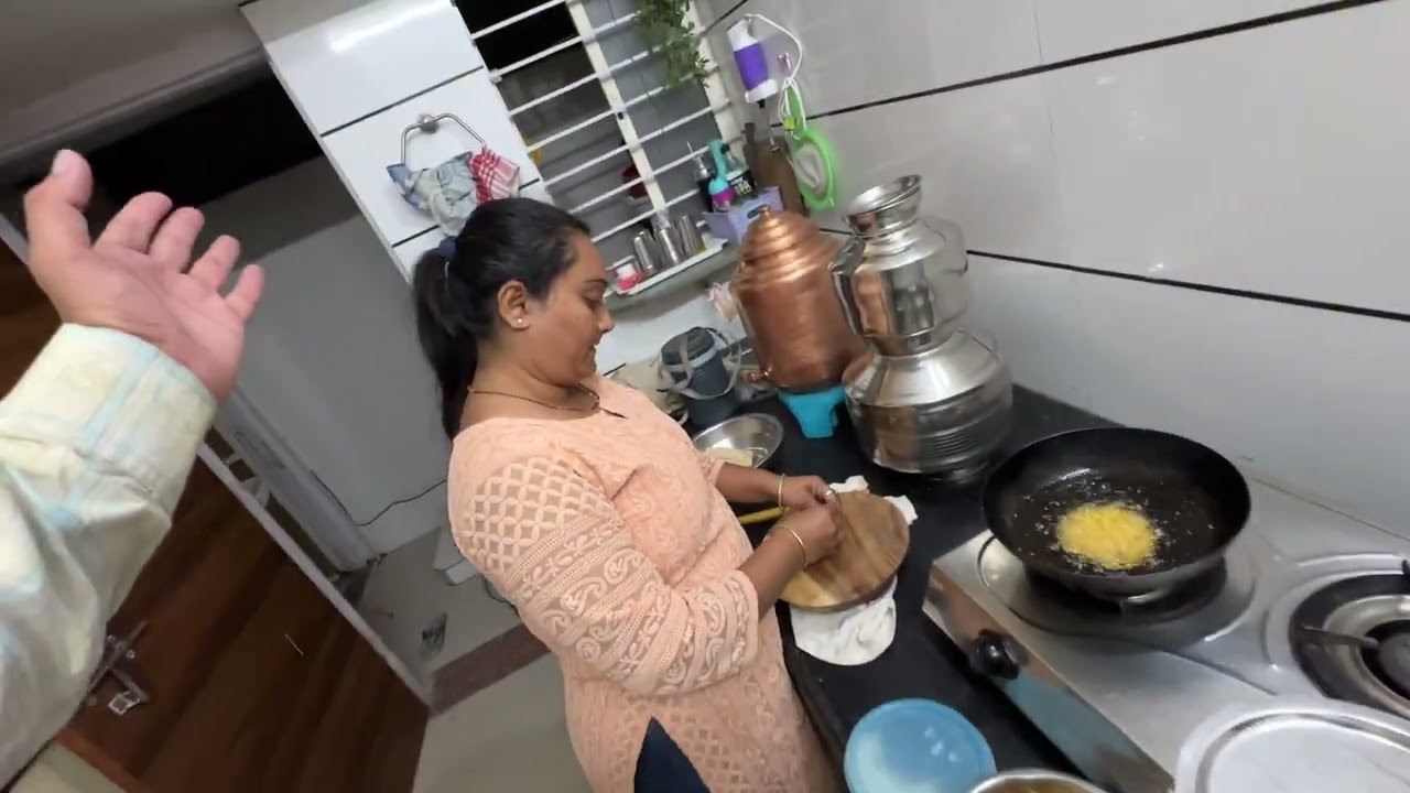 Ruchita A Testy Pyaz Kachori Banavi 👌 Ruchita A Het Ne Kem Ignore Kare Chhe??😄🤣 