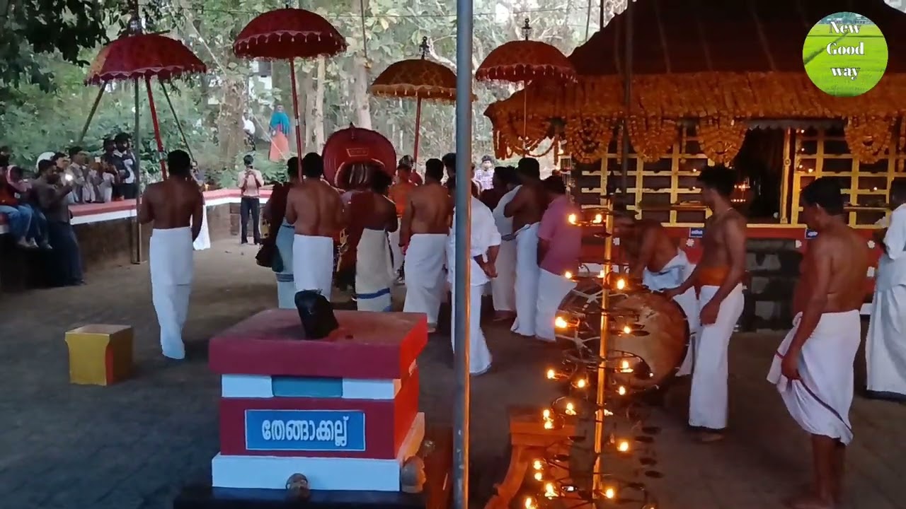 കരിങ്കല്ല് പൊട്ടി പിളർന്നു  ജനിച്ച ദേവൻ കന്നിക്കൊരു മകൻ