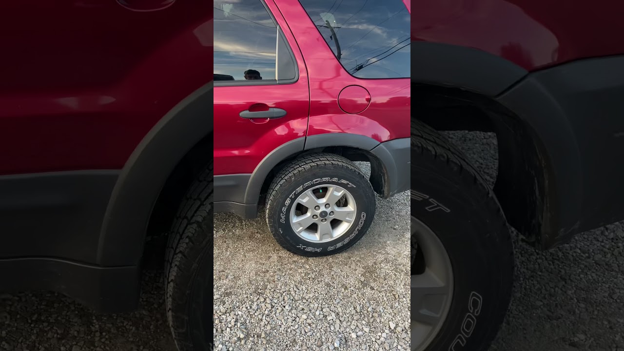 Сигнализация/гудок Ford Escape издавали случайные звуки — проблема с задней дверью решена.