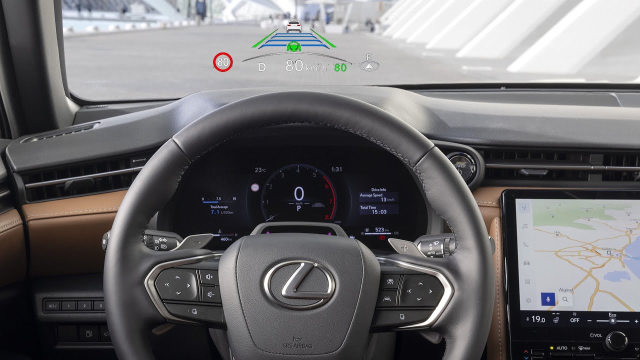 Lexus LBX: head-up display (HUD) review. How does it work?