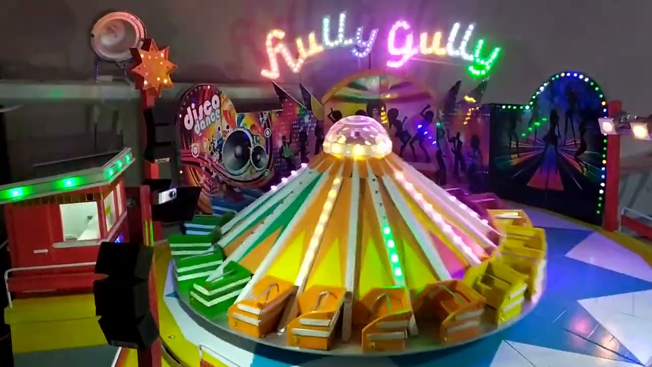 maquette du manège HULLY GULLY réaliser par jean- pierre levillain