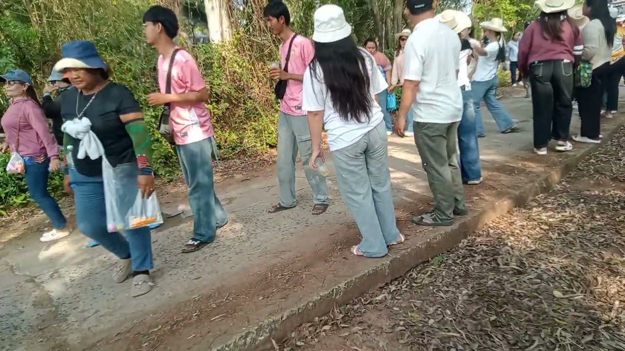 แห่นาครอบหมู่บ้านประจำปี