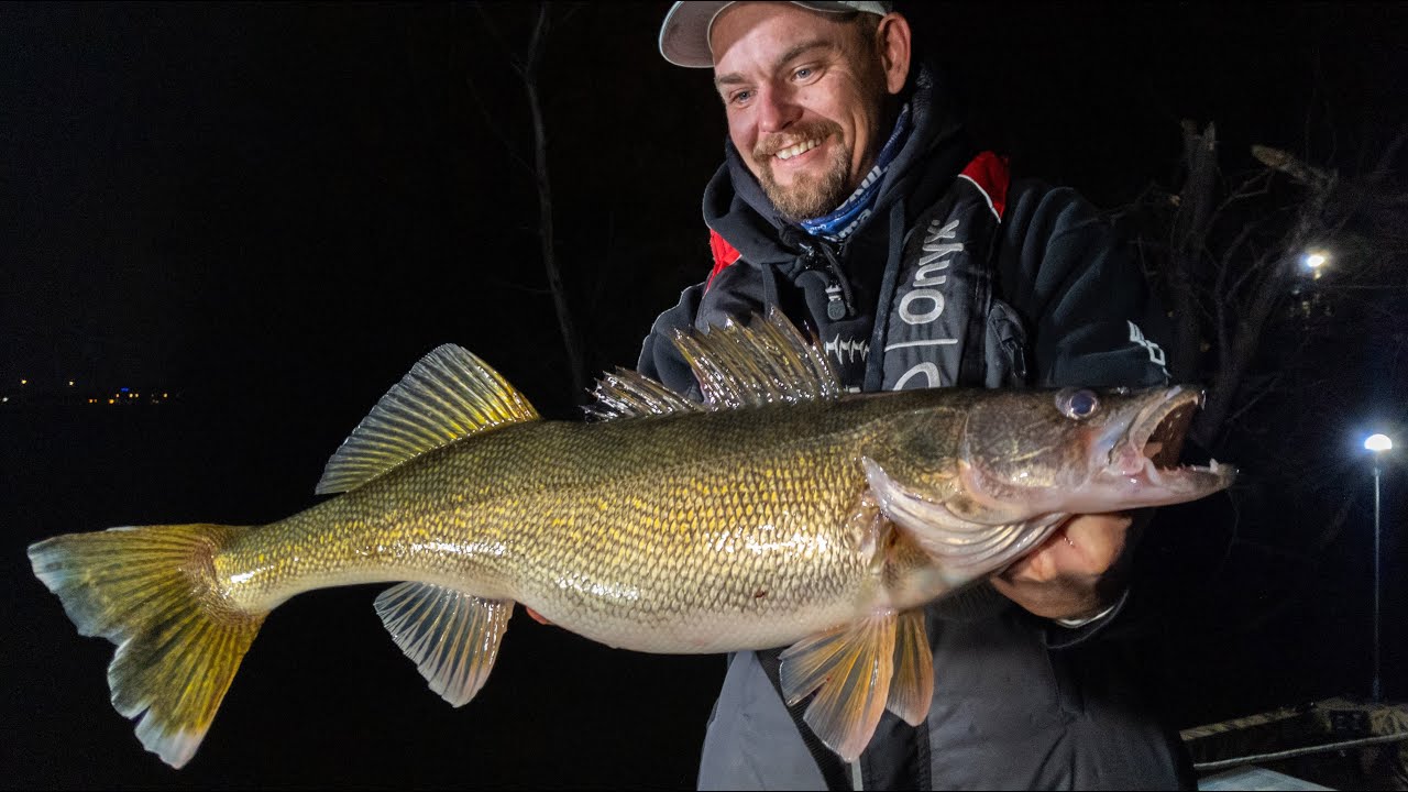 Slow Rolling Rapala BX Swimmers on the Fox River for Magnum Walleyes! In Depth Outdoors S15 E2
