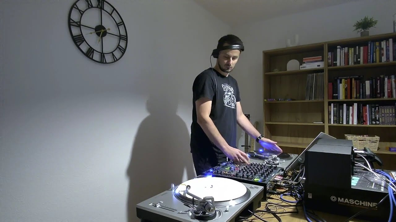 It was a long day - vinyl-only mix - Technics SL-1210 MK7 - Xone 92 MK2