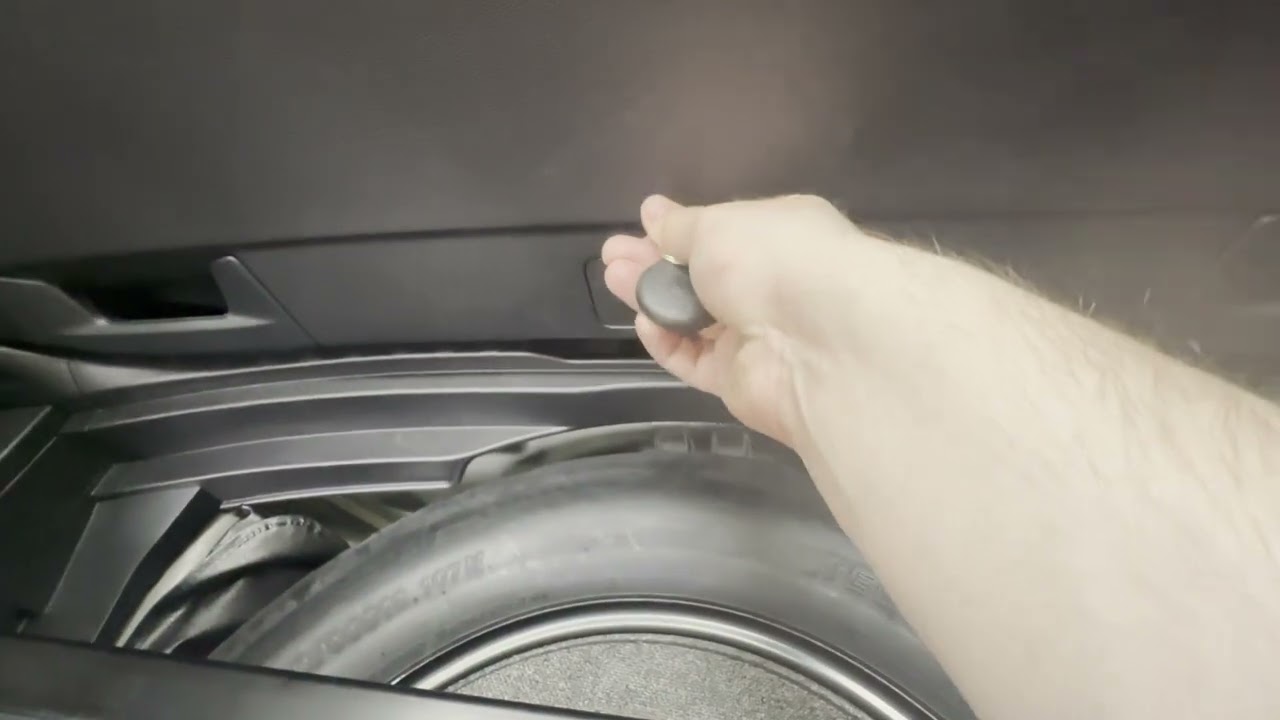 Toyota RAV4 2025 – How to Open the Trunk from Inside