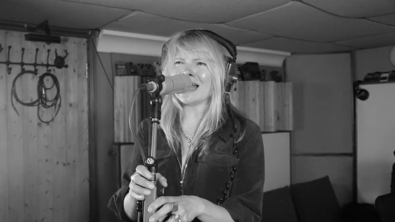 Liela Moss - Ache In The Middle (live studio session)