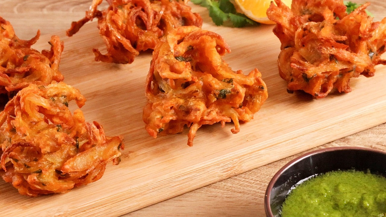 Правильные луковые бхаджи | Луковые пакоры | Пошаговое руководство по приготовлению хрустящих лук...