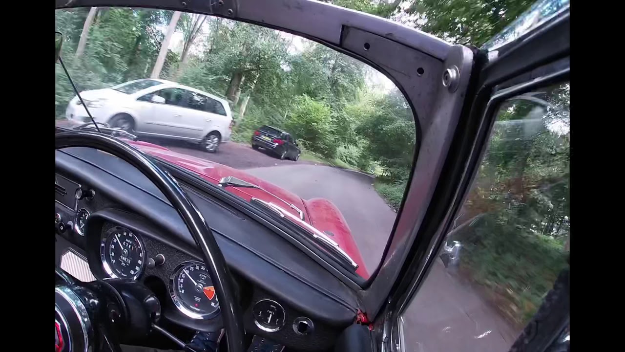1968 MGB Roadster - Rambling drive