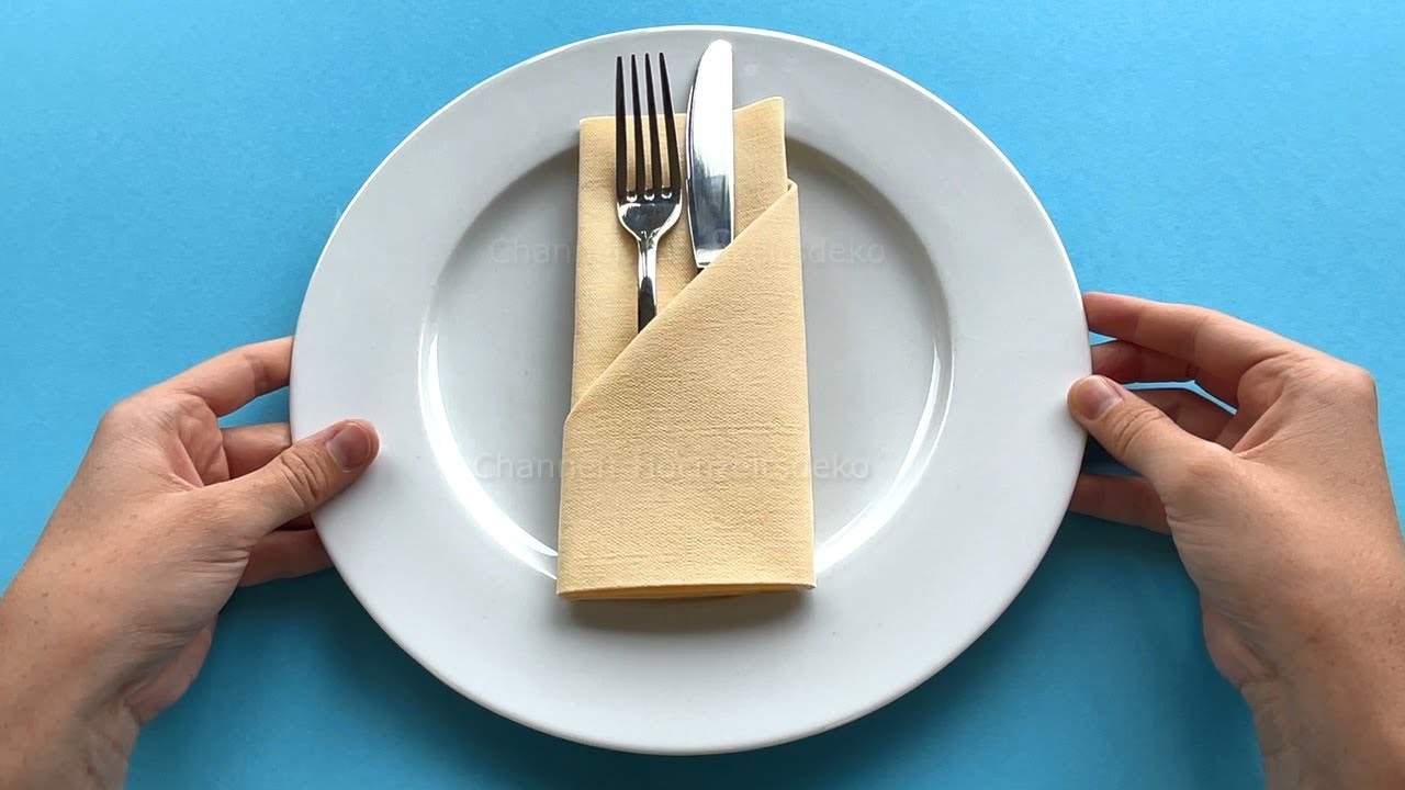 Servietten falten: Bestecktasche. Einfache Deko f&uuml;r Weihnachten oder Hochzeit