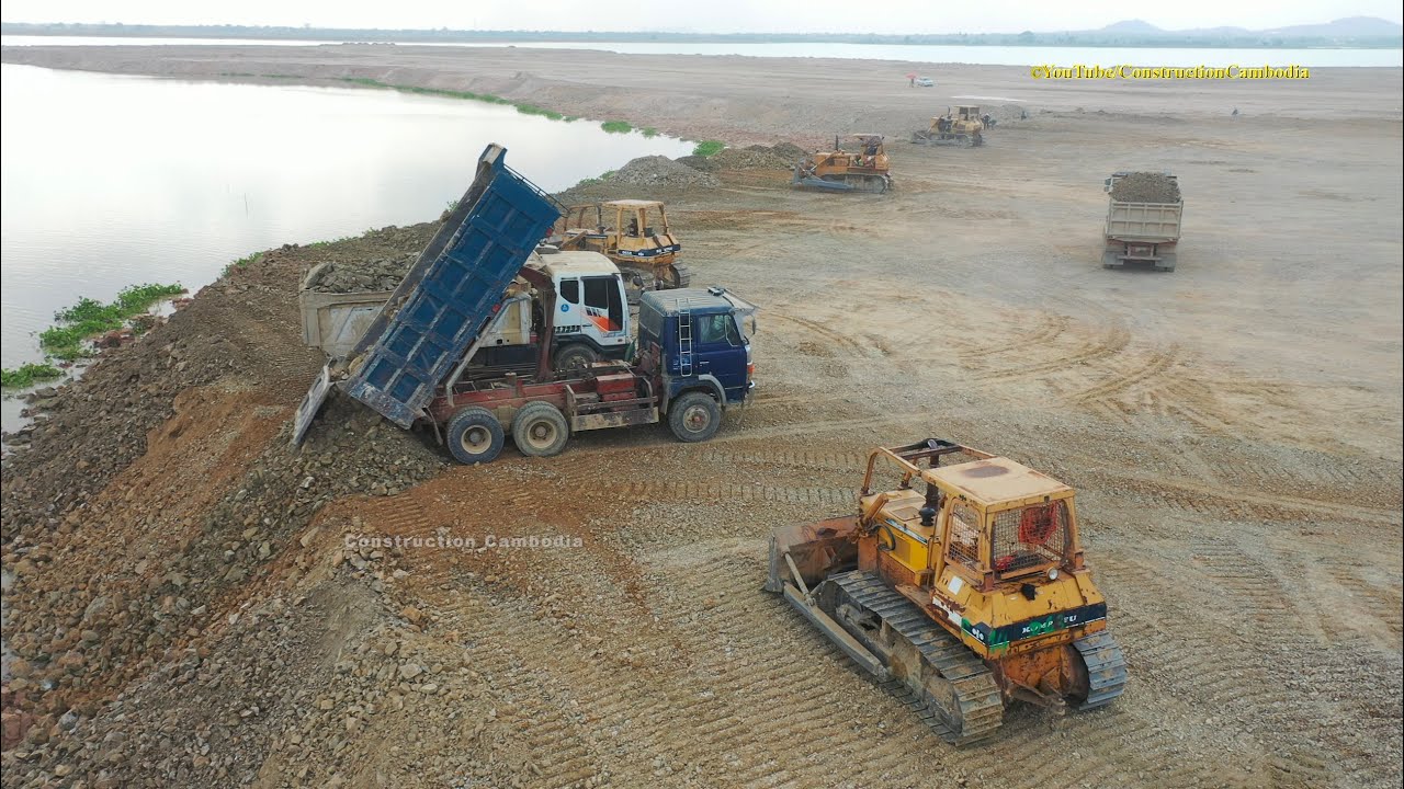 Best 10 wheeler dump truck unloading dirt with Komatsu bulldozer pushing dirt build land