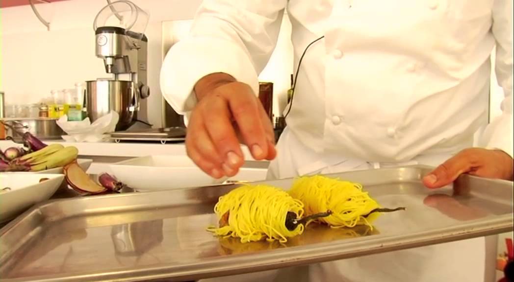 Un piatto che vale il viaggio: i cannoli di melenzane di Pino Cuttaia