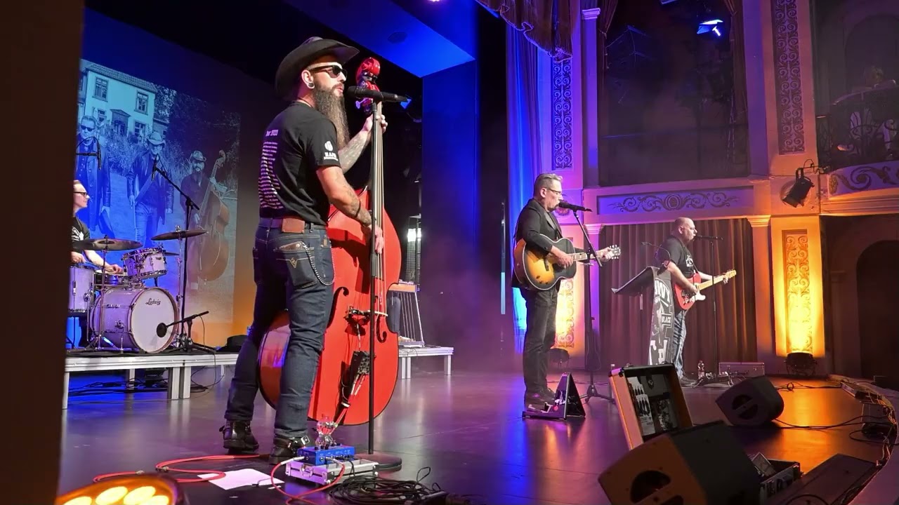 The Cash Experience / Johnny Cash Experience/.....LIVE