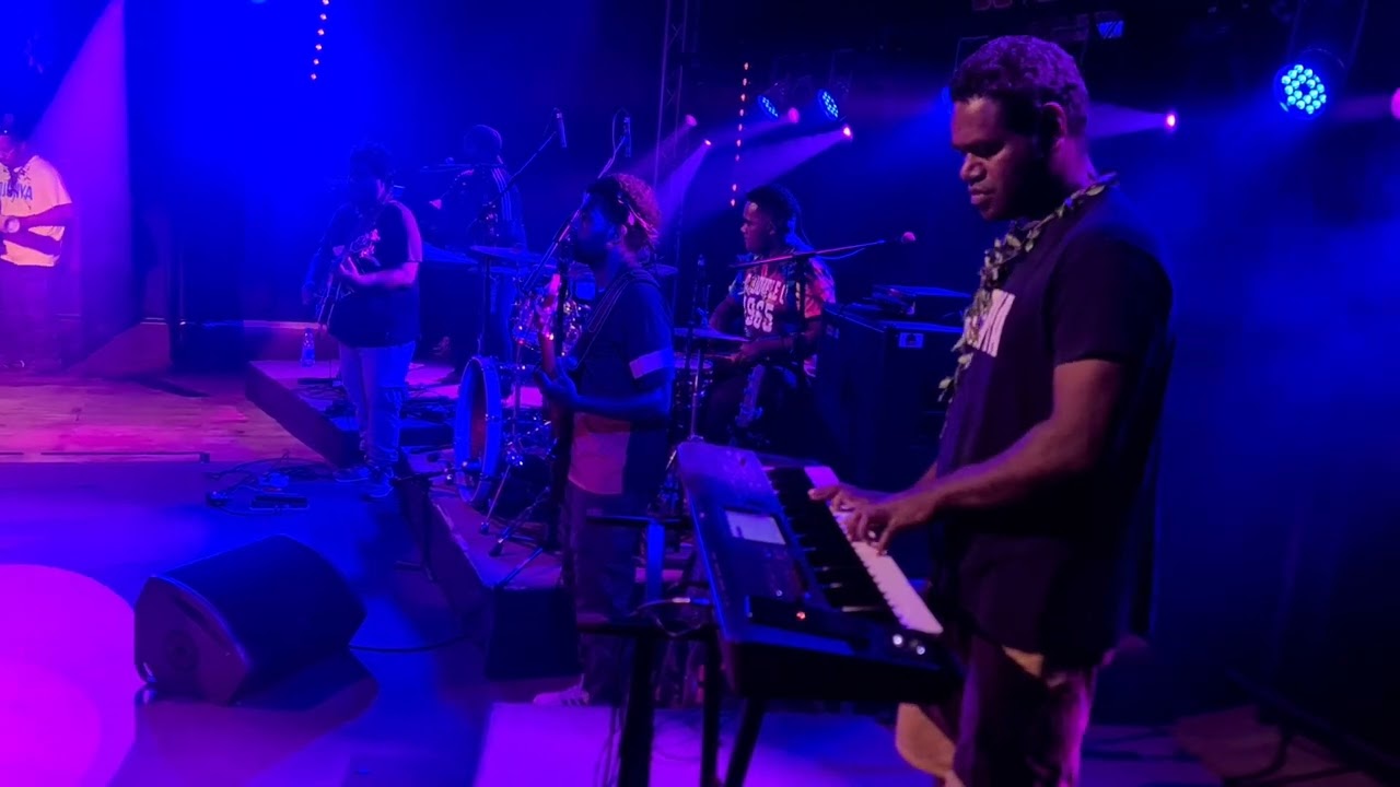DJUNYA liVe Mouv