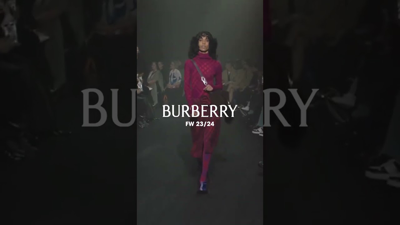 #naomijanumala and #jasonhenry for @burberry FW23/24 Fashion Show✨
