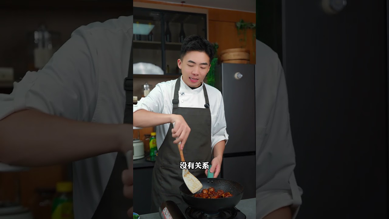 很多人做糖醋排骨直接就下锅炒那就是大错特错，难怪做出来不是发苦就是咬不动，今天按我这个方法做出来的排骨酸甜适口保证你看一眼就能学会！#糖醋排骨的做法 #家庭菜 #美食 #美食教程 #美食做法 #家常菜