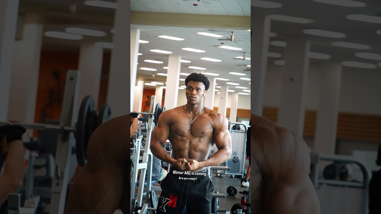 Use  the shrug machine to build your traps for the winter #gym #fitness #natty #gymtransformation