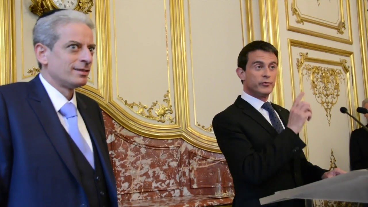 Remise des Insignes de Chevalier de l'Ordre National de la Légion d'Honneur au Rabbin Moché Lewin