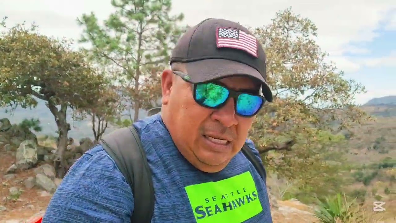 Explorando la Montaña Embrujada y estos bosques encantados.