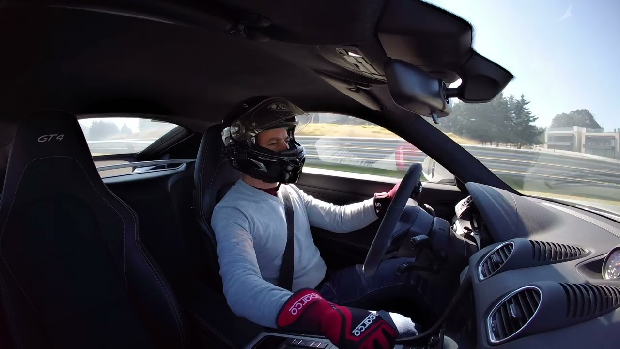 Porsche GT4 salvada en pista...