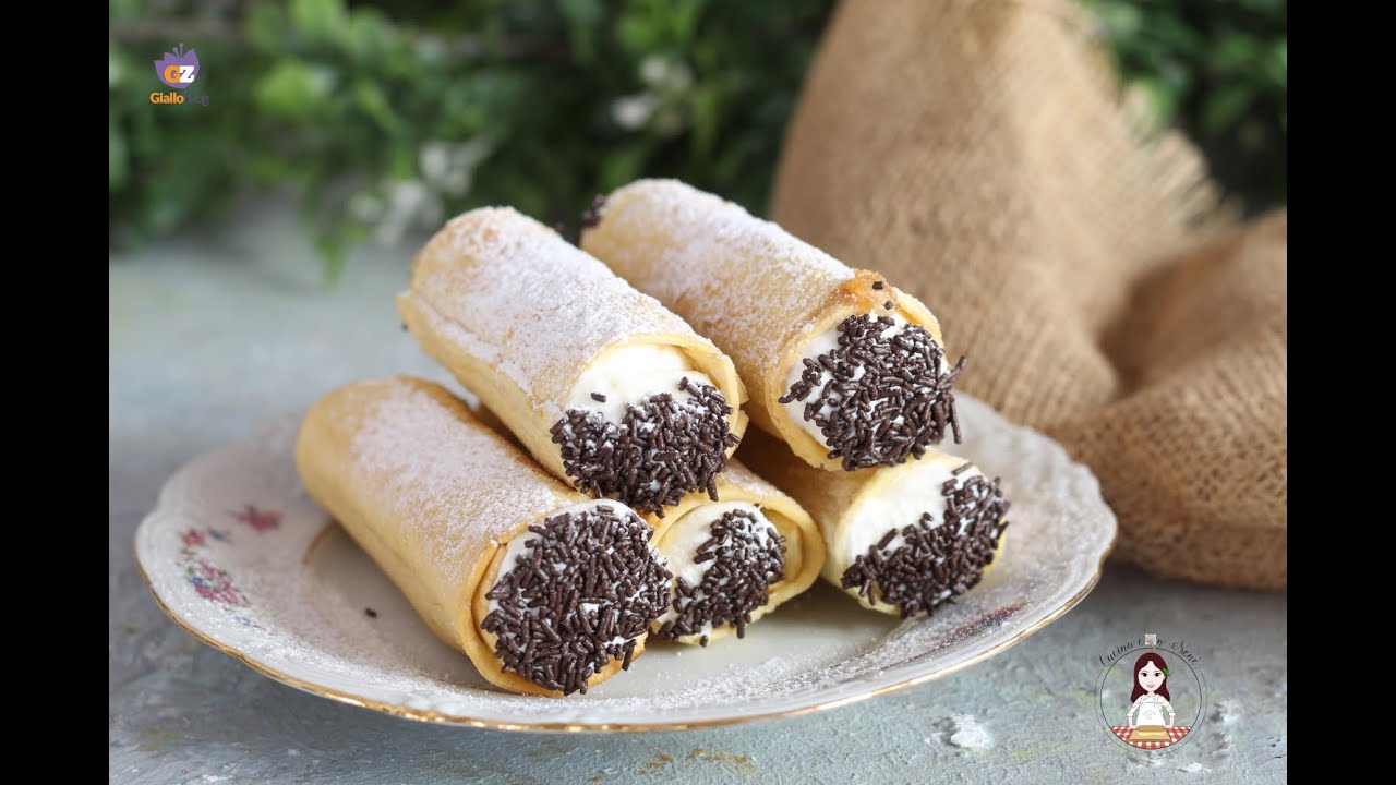 Cannoli dolci di pasta fresca