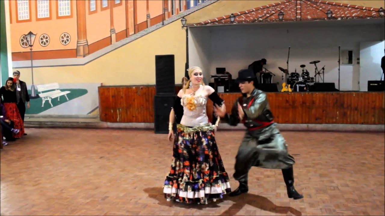 Indiara Cafarchio e Guilherme Zahir - Baila Maria
