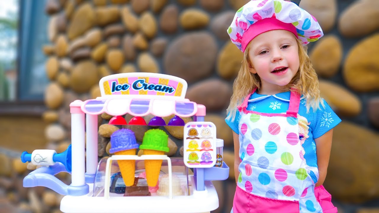Stacy pretend play with ice cream shop