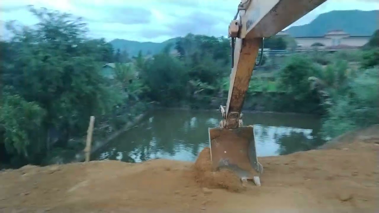 Máy xúc đào San mặt bằng để làm vườn