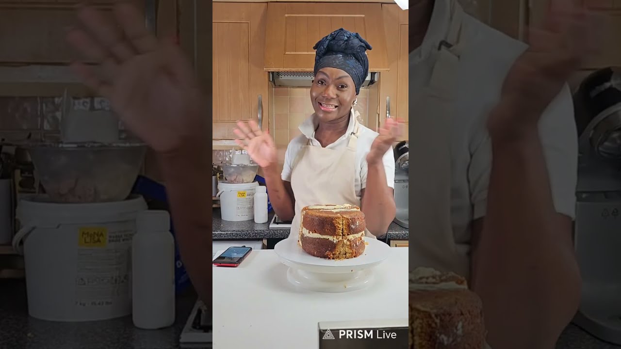 Live|Transforming a round cake into an oval | Step-by-Step Cake Decorating