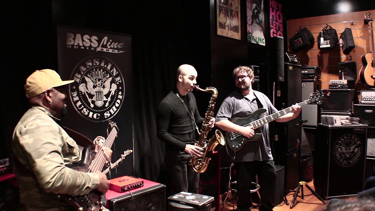Marcus Miller - Run For Cover  (Bass cover) by Federico Malaman and Andrew Gouchè