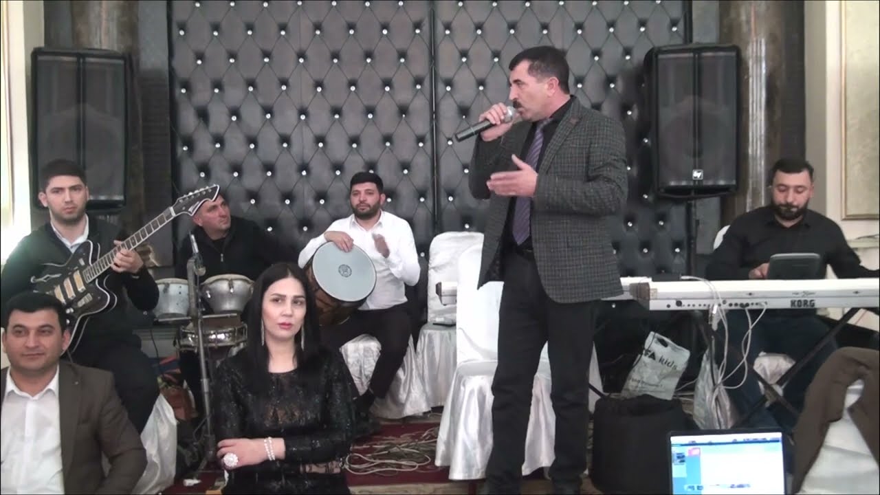 Turk mahnisi oxuyan Cavanşir Agcabedili / gitara Reşad Agcabedili / sintez Emil Agcabedili