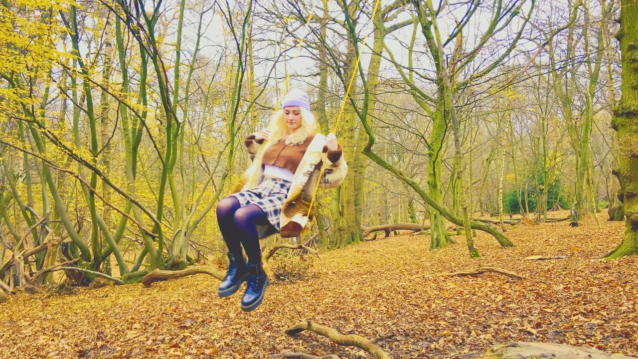 Janet Devlin - Otherside (Visualiser)