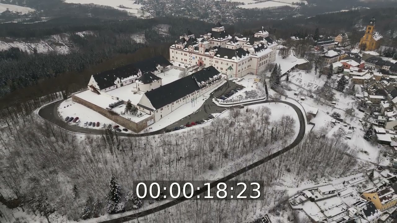 Winterluftbild Burganlage Schloss Augustusburg in Augustusburg im Bundesland Sachsen, ...