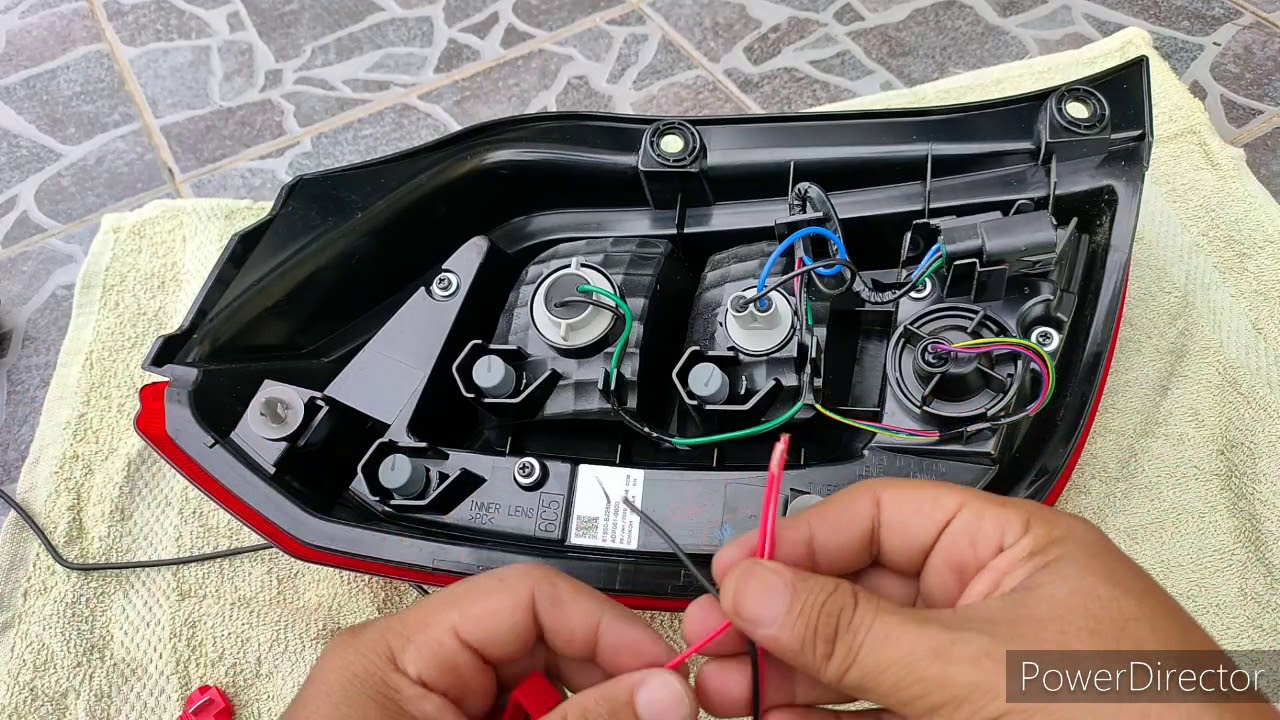 Axia l Pemasangan reverse camera / Reverse camera instalation