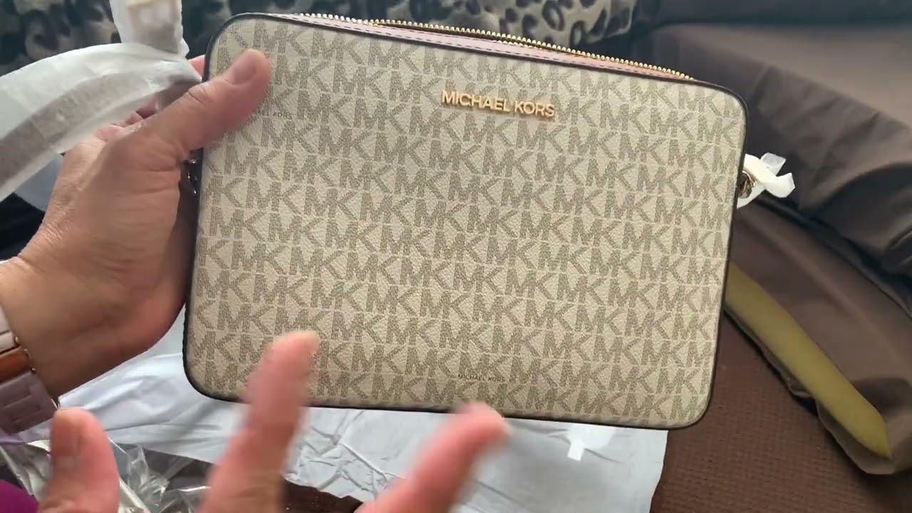 Jet set large printed crossbody bag #MIchaelkors #Vanilla