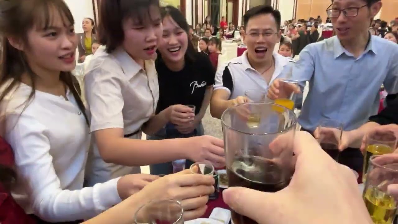 2024越南公司新春晚宴記錄 率性奔放 最後變成Rave Party.
