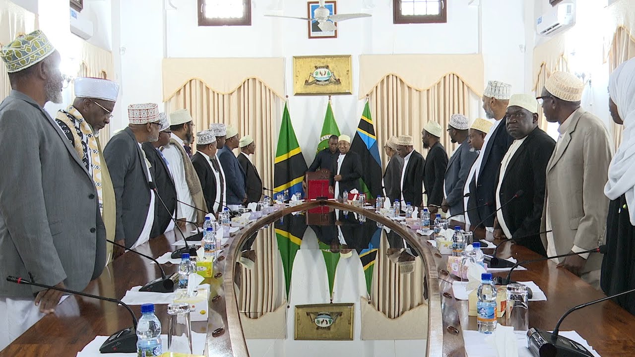 KULIKONI IKULU ZANZIBAR CHAPCHAP KIKAO CHA VIONGOZI WAKUU NA WAJUMBE WA BARAZA LA ULAMAA ZANZIBAR