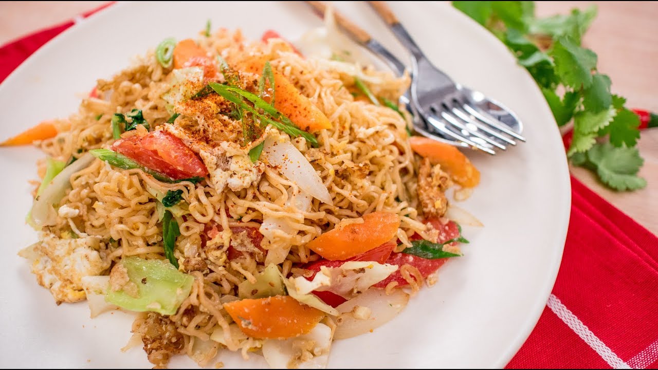 Instant Ramen Noodle Stir-Fry Recipe - Pad Mama ผัดมาม่า | Thai Recipes
