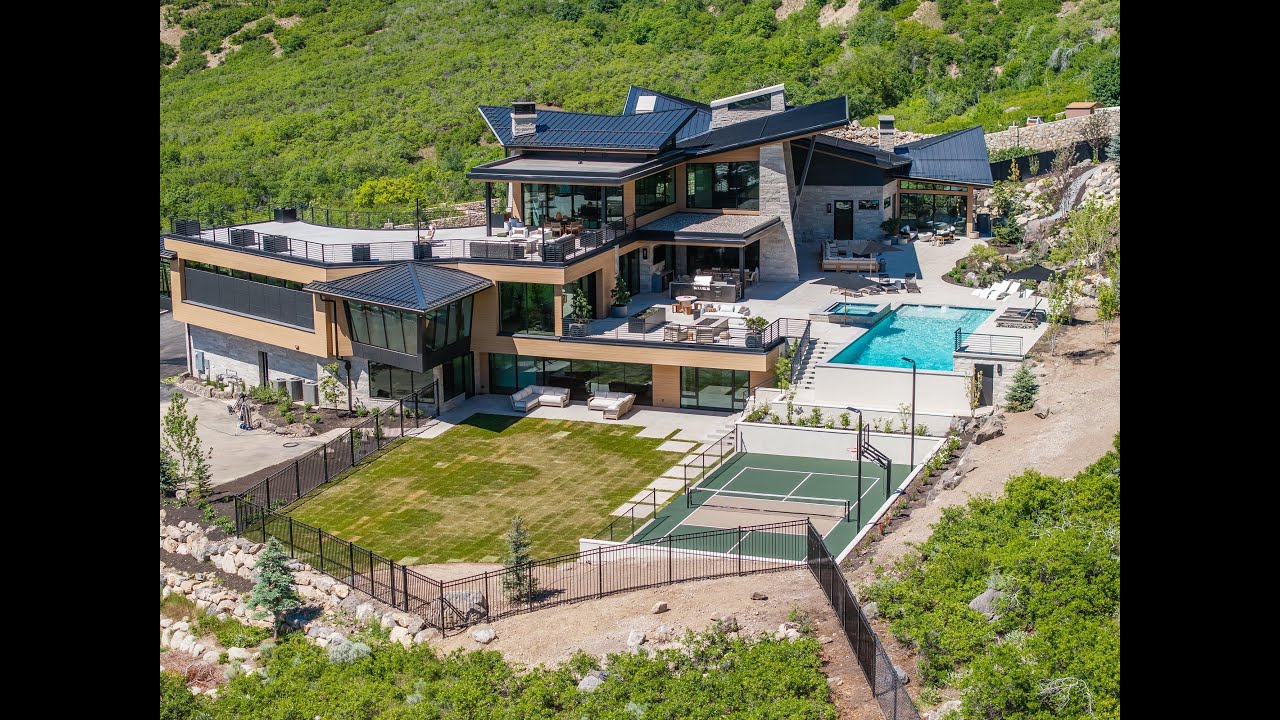 Luxury Property Tour - UV Parade Home |  Utah Homes Laura