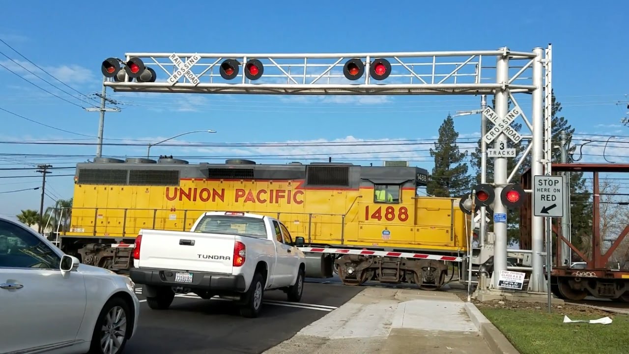 Mercantile Drive Railroad Crossing, UP 1488 LRR93 Lodi Local Local, Rancho Cordova CA