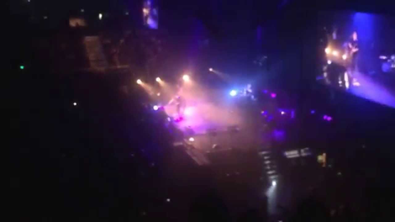 Arctic Monkeys playing Are U Mine in Brisbane when the sound fails