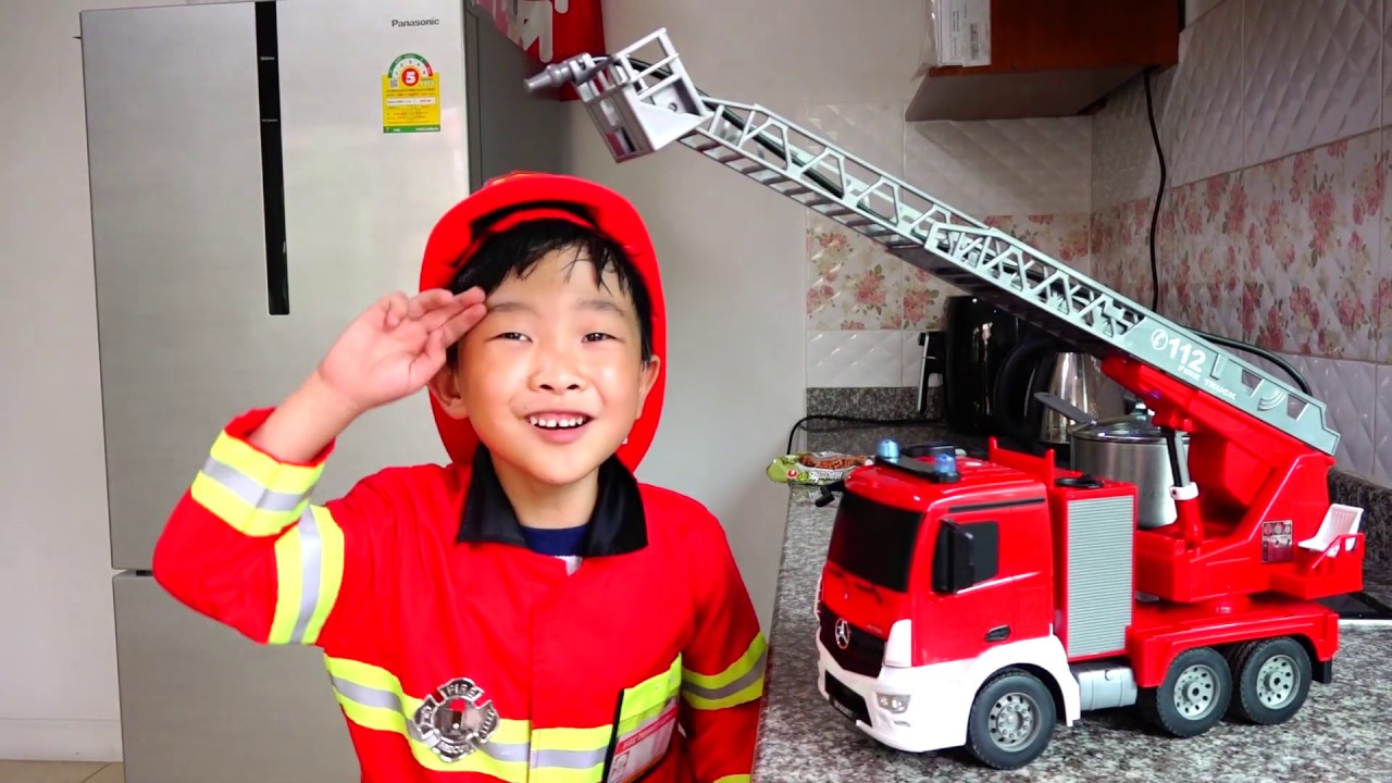пожарная машина грузовик автомобиль игрушка играть Fire Truck Vehicle Video for Kids