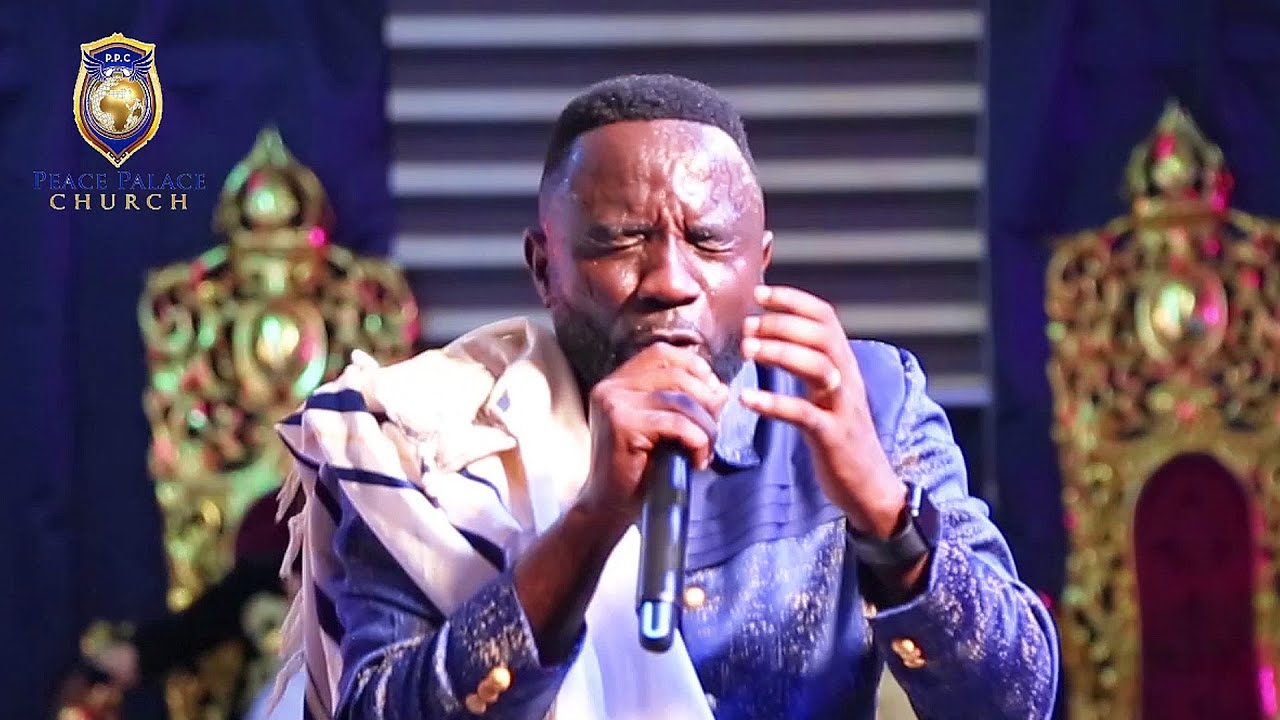 Wow! Minister Isaac Frimpong..He is really gifted to Worship - Weapon Of Worship (Dynamic Praise